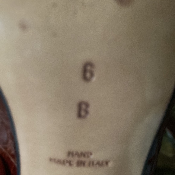 HELLO GORGEOUS! stunning natural crocodile pumps… - Picture 6 of 7